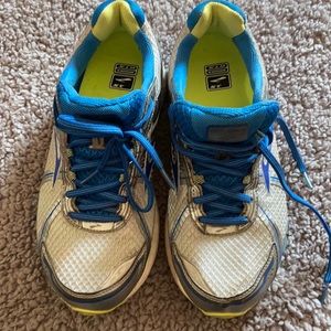 Brooks GTS-15 athletic shoes, Size 11EE